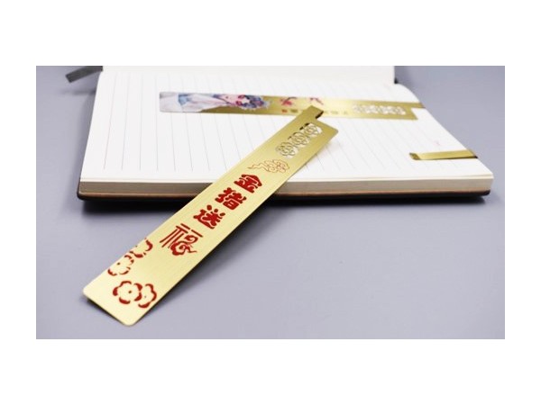 免费设计_定制_金猪送福金属书签样版 免费设计_定制_金猪送福金属书签样版