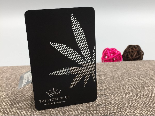 免费设计_定制_不锈钢黑色镂空会员卡样版