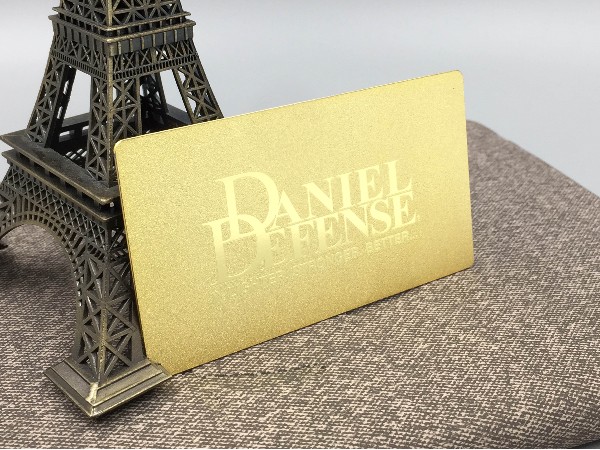 免费设计_定制_铜材腐蚀底纹金色会员卡样版