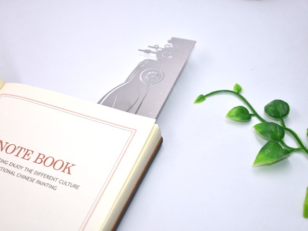 免费设计_定制_锋芒·新生金属书签样版 免费设计_定制_锋芒·新生金属书签样版