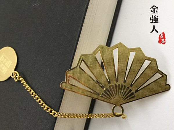 深圳乐发IV告诉你带金属吊坠的书签怎么用？