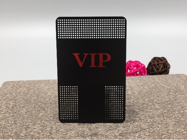免费设计_定制_不锈钢电黑镂空VIP卡样版